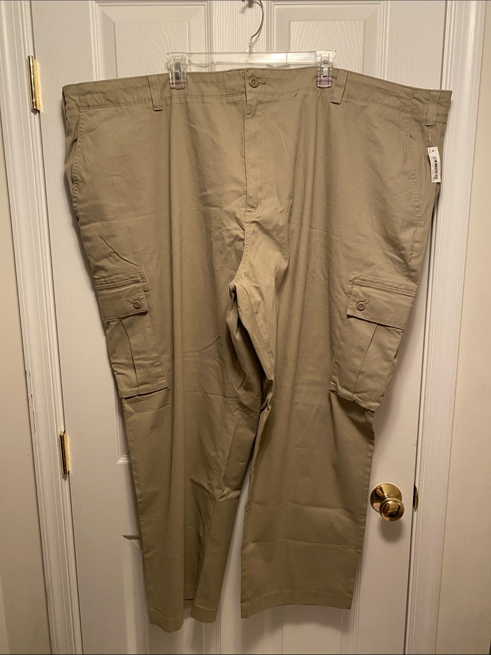 Amazon Essentials Men's Cargo Pants in Khaki…size 58W x 30L